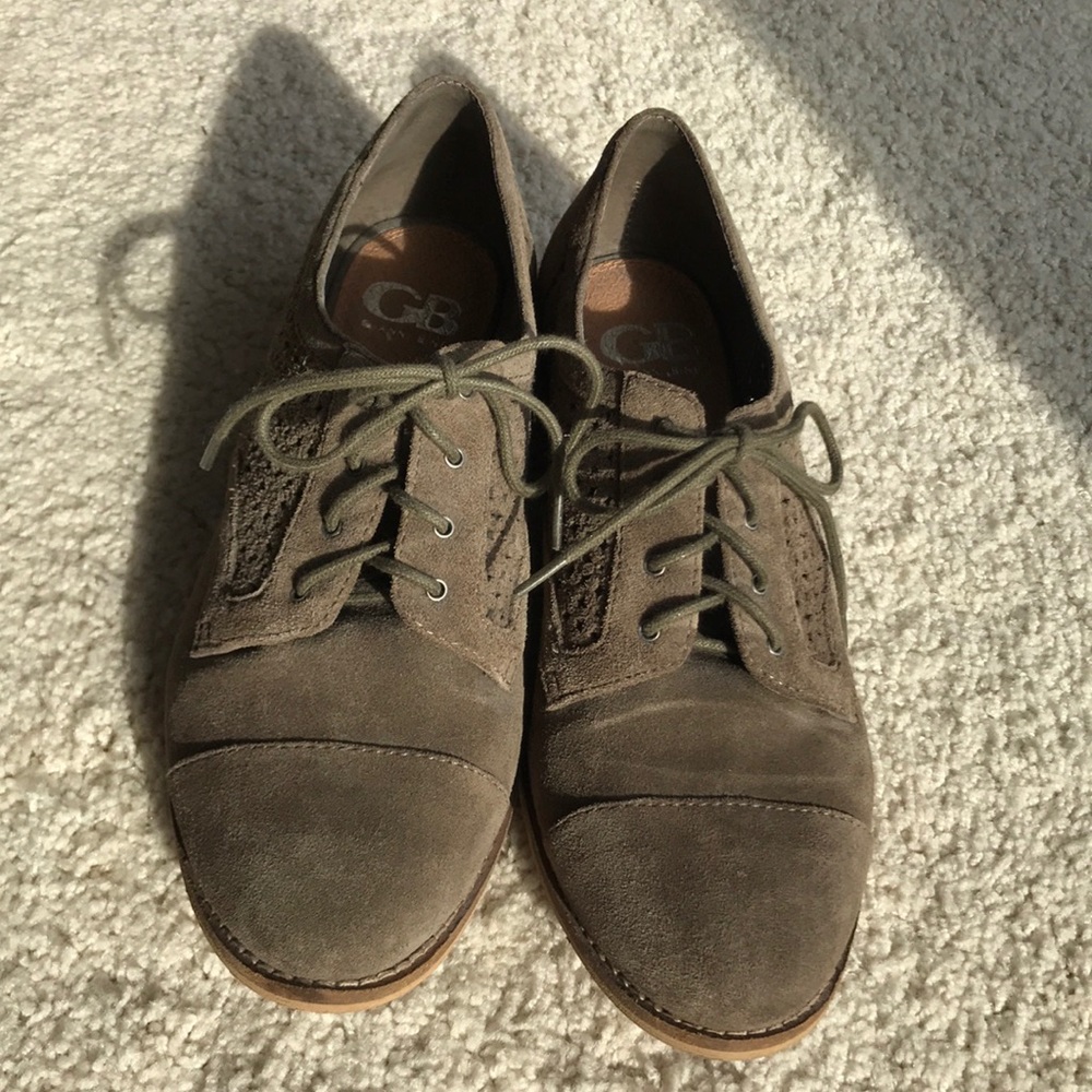 Women’s. Size 9. Olive green Gianni Bini shoes.